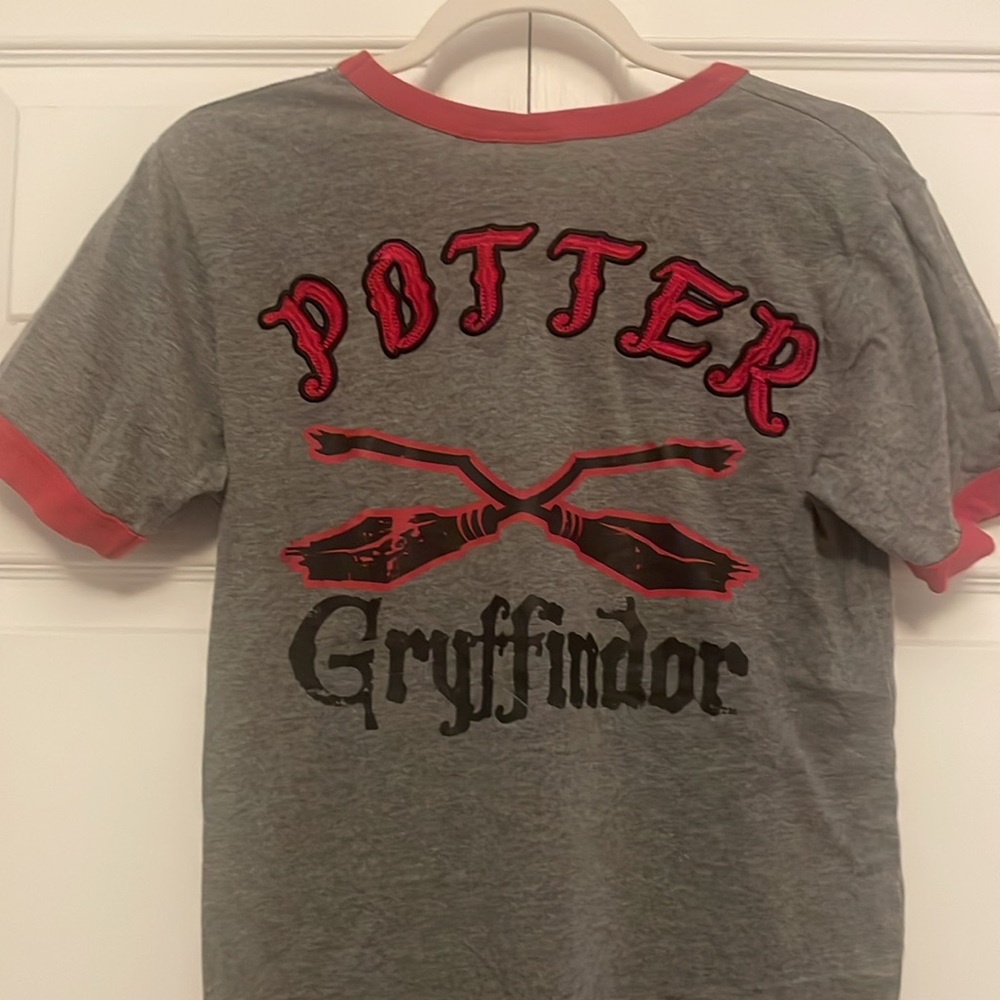 Wizarding world of Harry Potter quidditch tee. Size small.